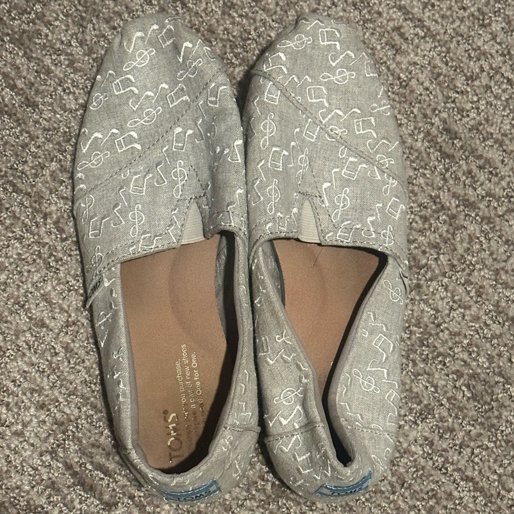 TOMS music note alpargatas - gently worn - super cute!
